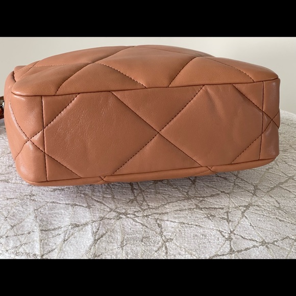 Chanel 19 small 21K caramel in brand new condition. It’s a full set - Picture 3 of 16